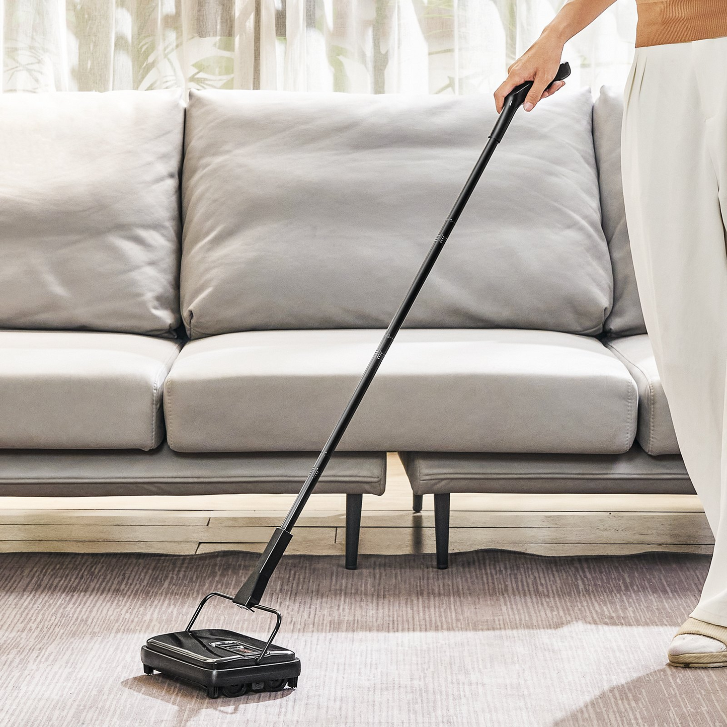 VEVOR Carpet Sweeper, 7.87 in Sweeping Paths, Floor Sweeper Manual Non Electric, 300 ml Dustbin Capacity with Comb for Home Office Rugs Hardwood Surfaces Wood Floors Laminate, Cleans Dust Pet Hair